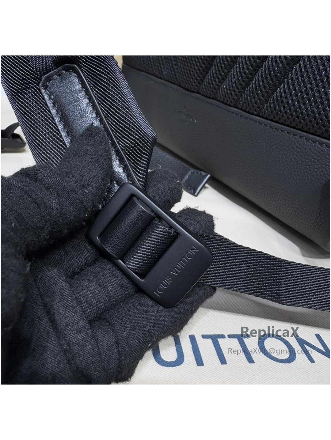 Louis Vuitton VLM in black Cowhide Leather M57079
