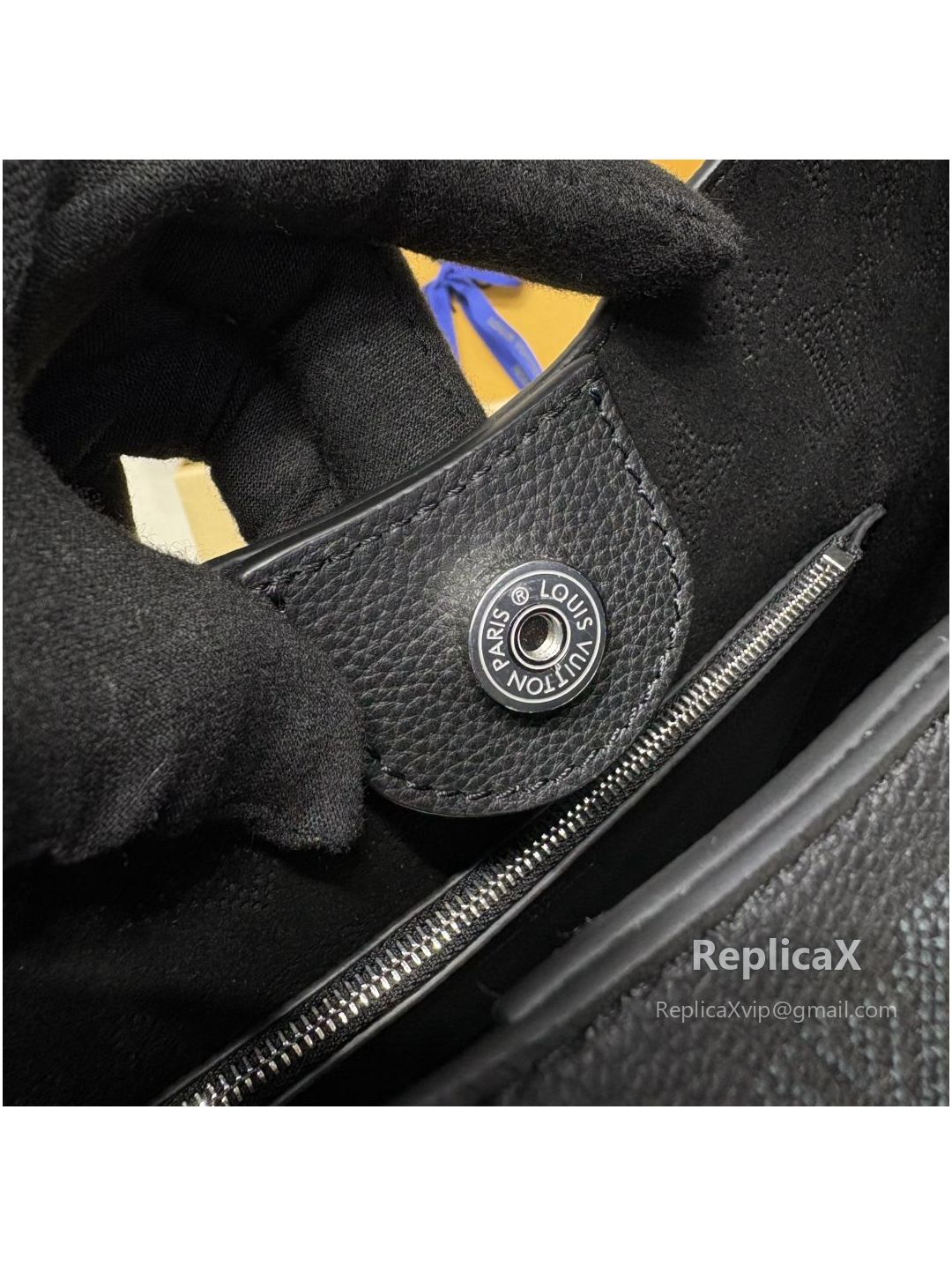 Louis Vuitton Neverfull M52950 in black epi leather