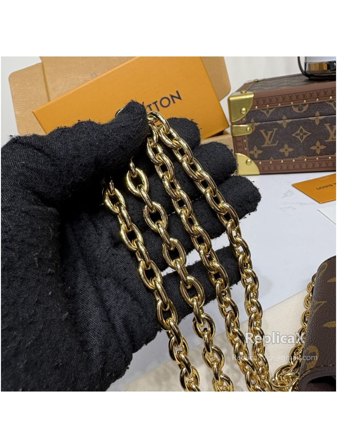 Louis Vuitton VLM M13572 in dark blue monogram canvas
