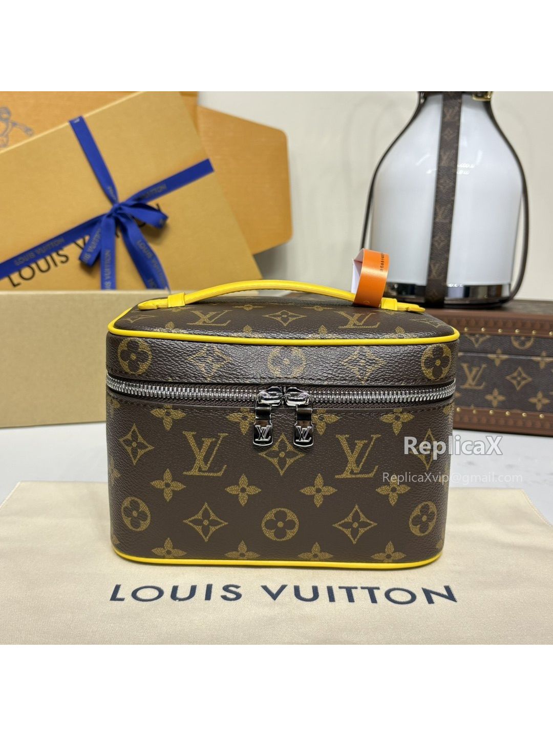 Louis Vuitton Vanity Case in brown monogram canvas