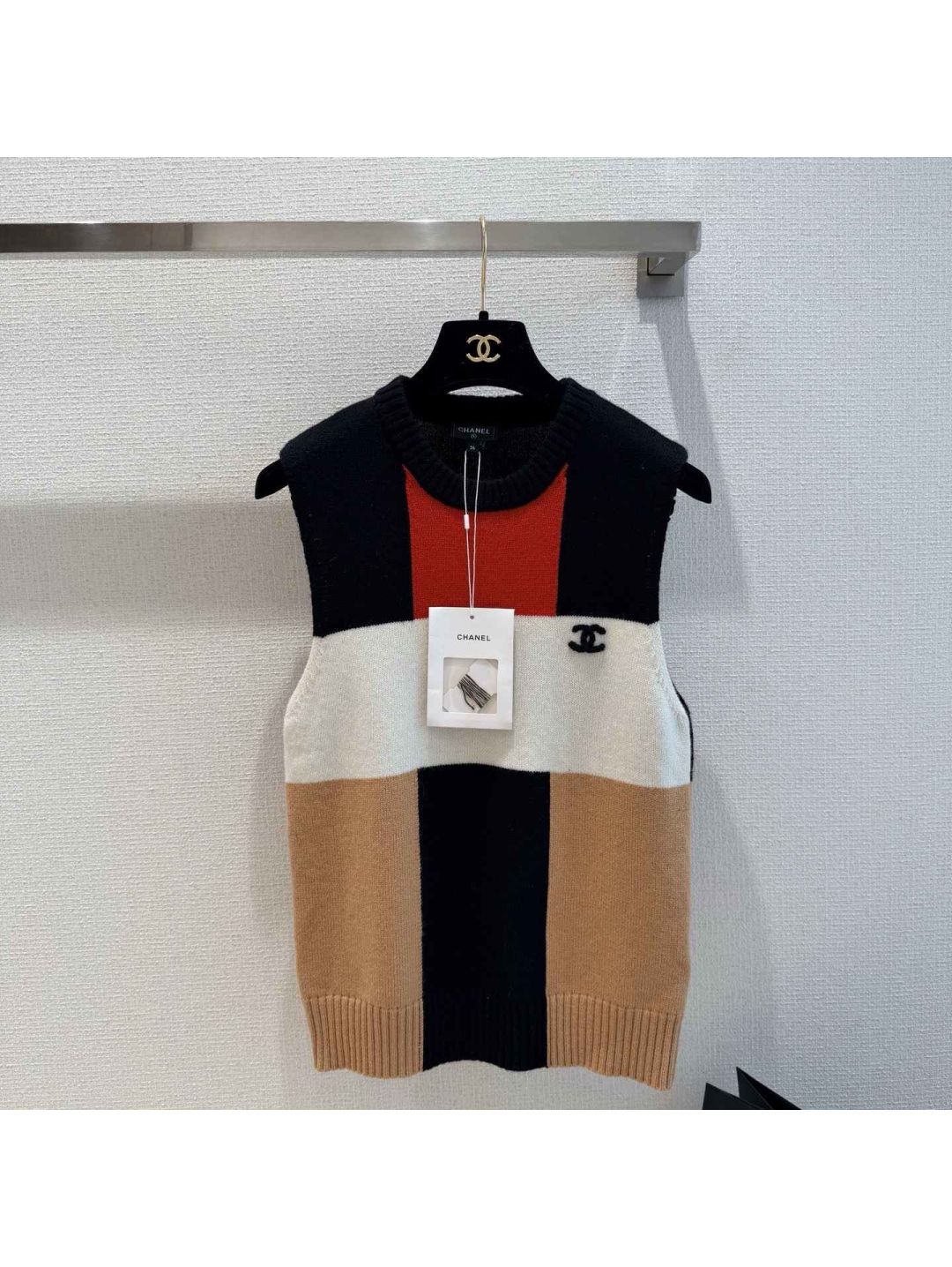 Chanel Sleeveless Contrast-Trim Knit Top in Multicolor