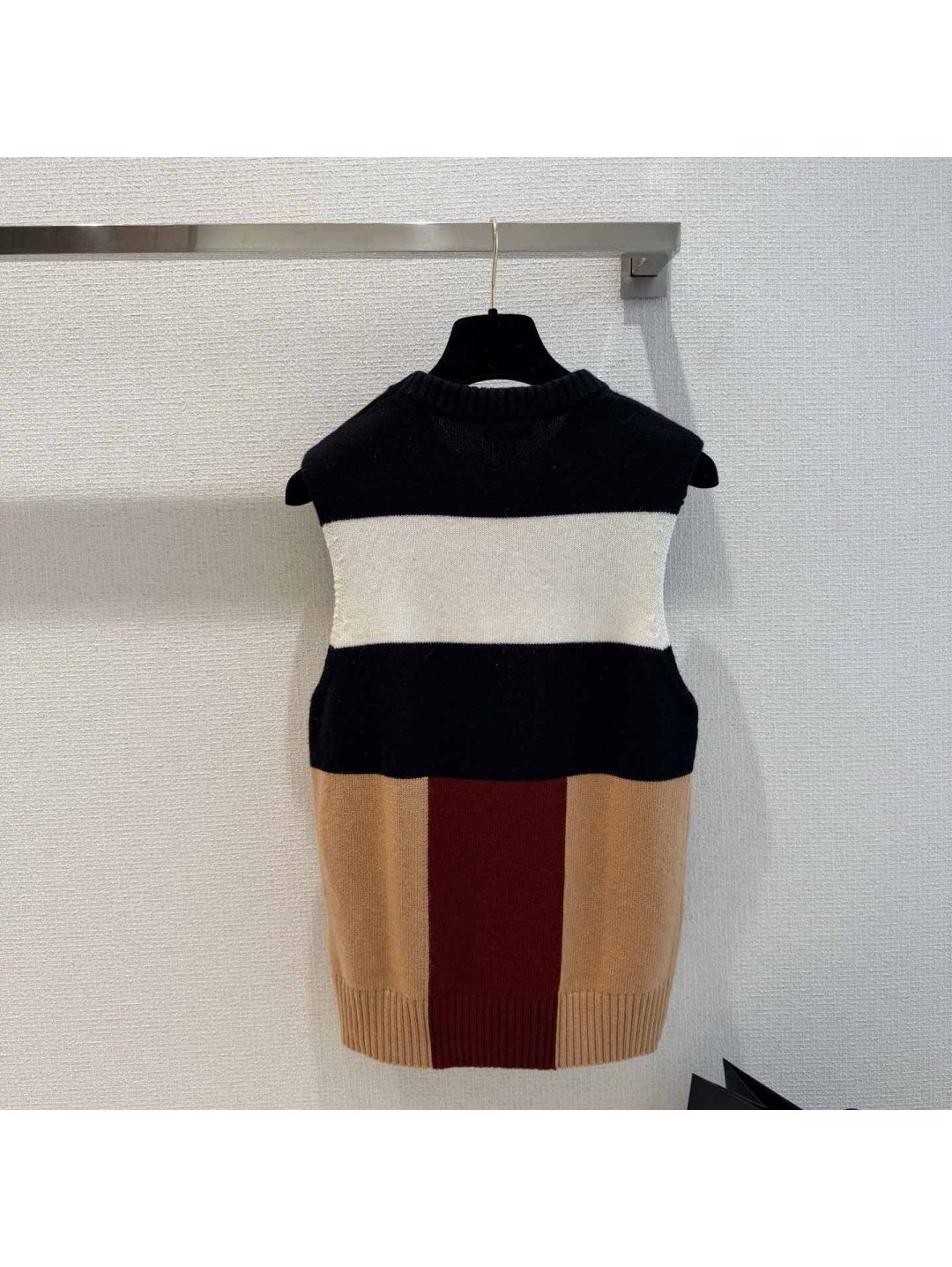 Chanel Sleeveless Contrast-Trim Knit Top in Multicolor