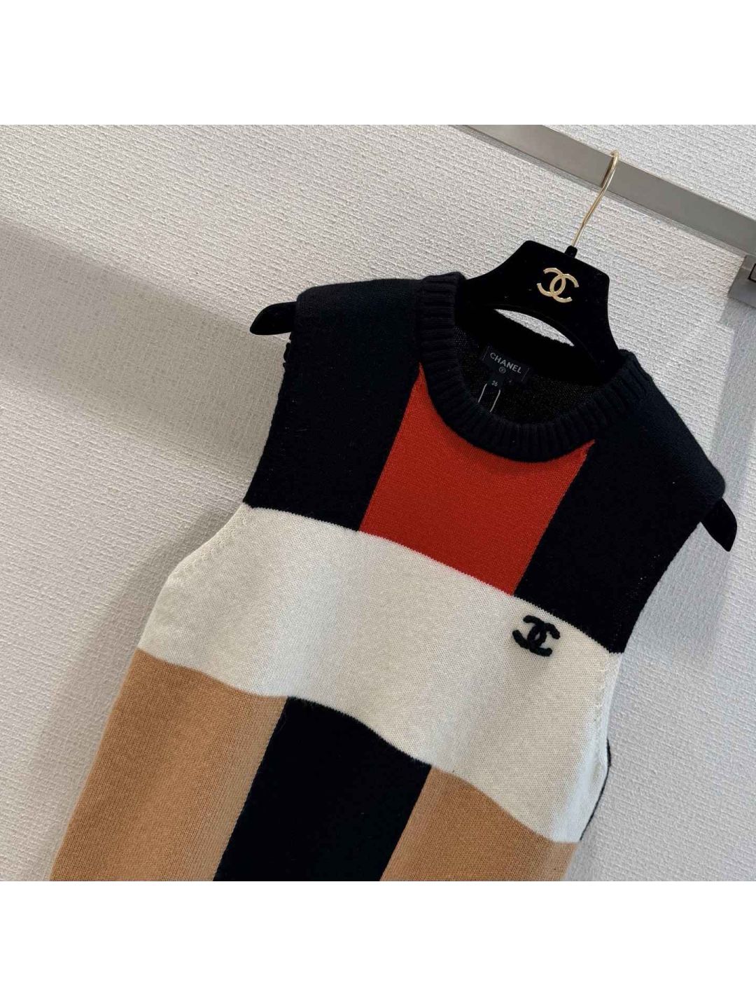Chanel Sleeveless Contrast-Trim Knit Top in Multicolor