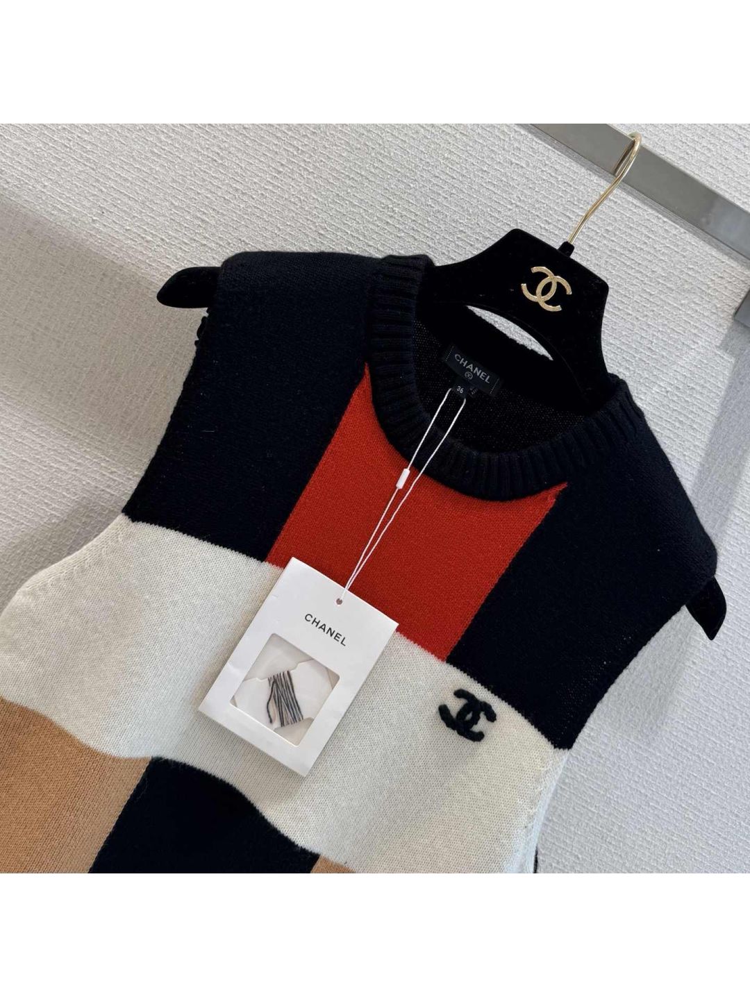 Chanel Sleeveless Contrast-Trim Knit Top in Multicolor