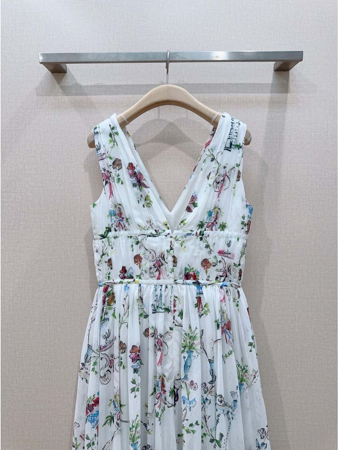 Dior V-Neck Sleeveless Dress in Multicolor