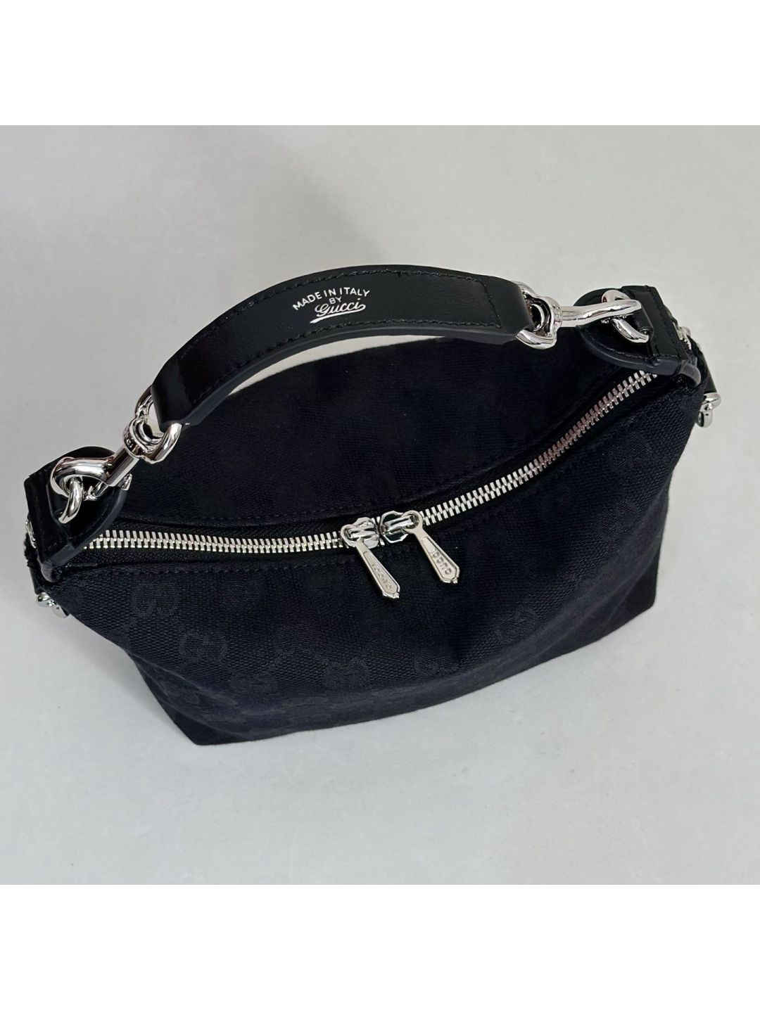 gg-canvas-chain-shoulder-bag-in-black-rxgui292545-05