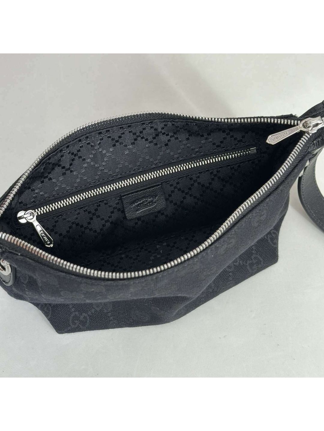 gg-canvas-chain-shoulder-bag-in-black-rxgui292545-06