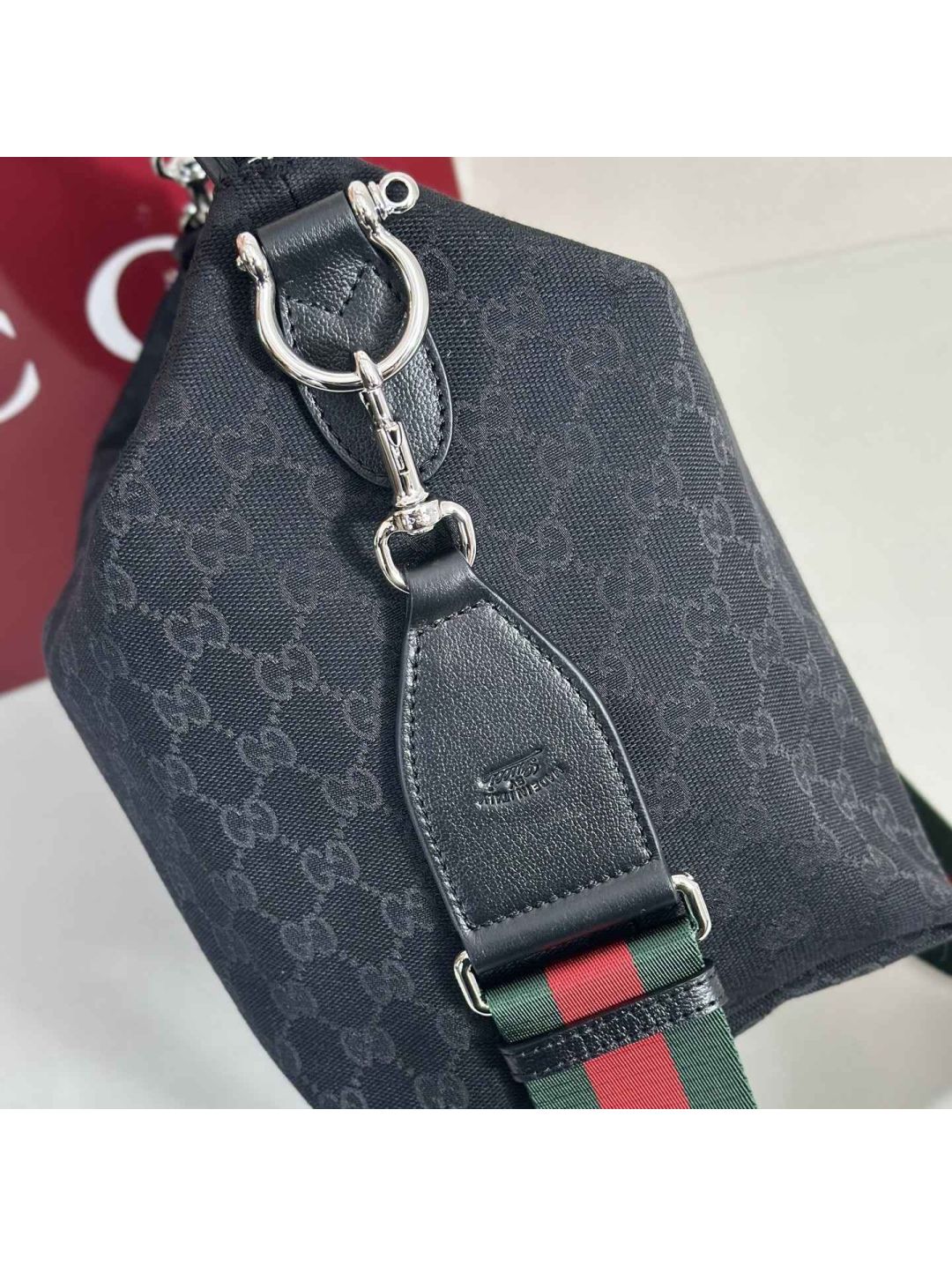 gg-canvas-chain-shoulder-bag-in-black-rxgui292547-06