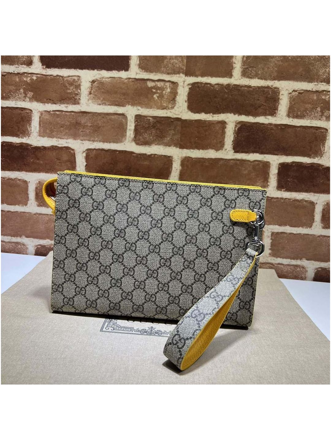 gg-canvas-clutch-in-beige-yellow-rxgui292390-03