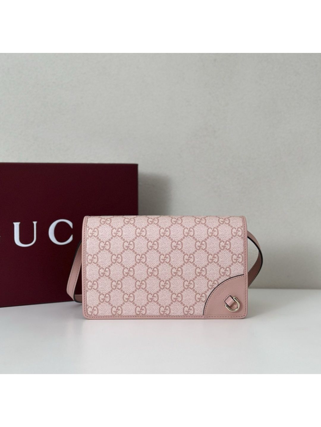 gg-canvas-flap-crossbody-bag-in-pink-rxgui292395-01