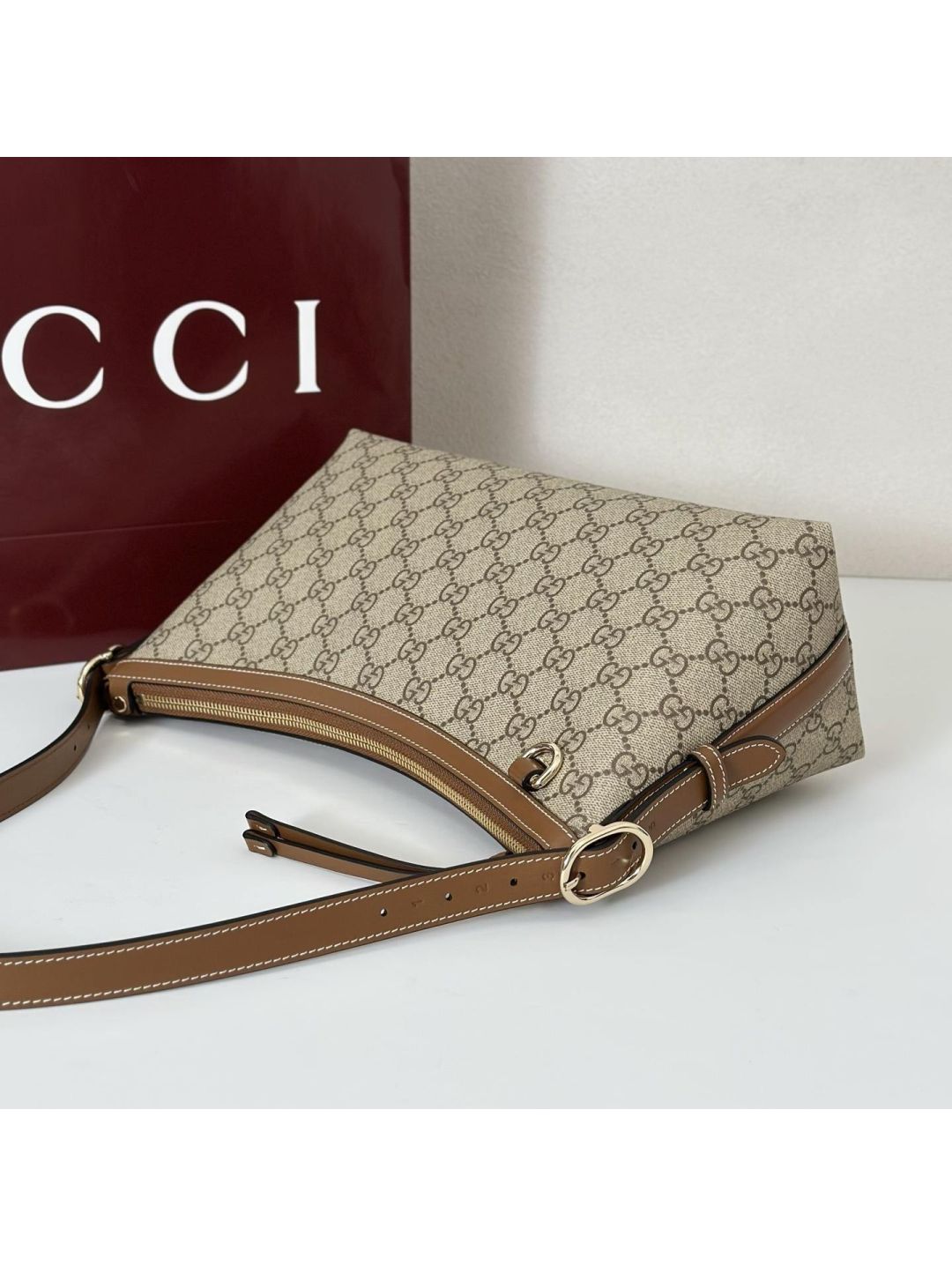 gg-canvas-shoulder-bag-in-beige-brown-rxgui292405-05