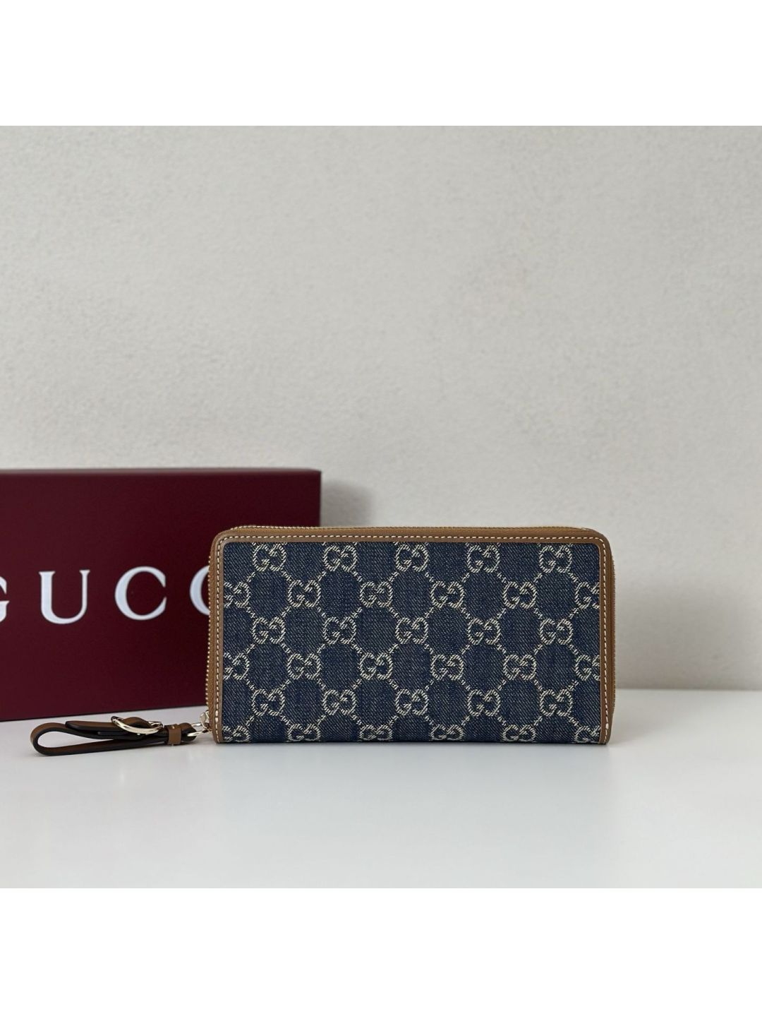 gg-canvas-zip-wallet-in-navy-tan-rxgui292495-01