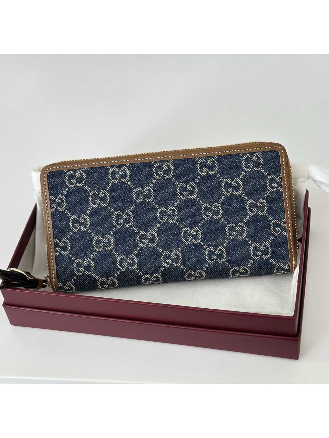 gg-canvas-zip-wallet-in-navy-tan-rxgui292495-03