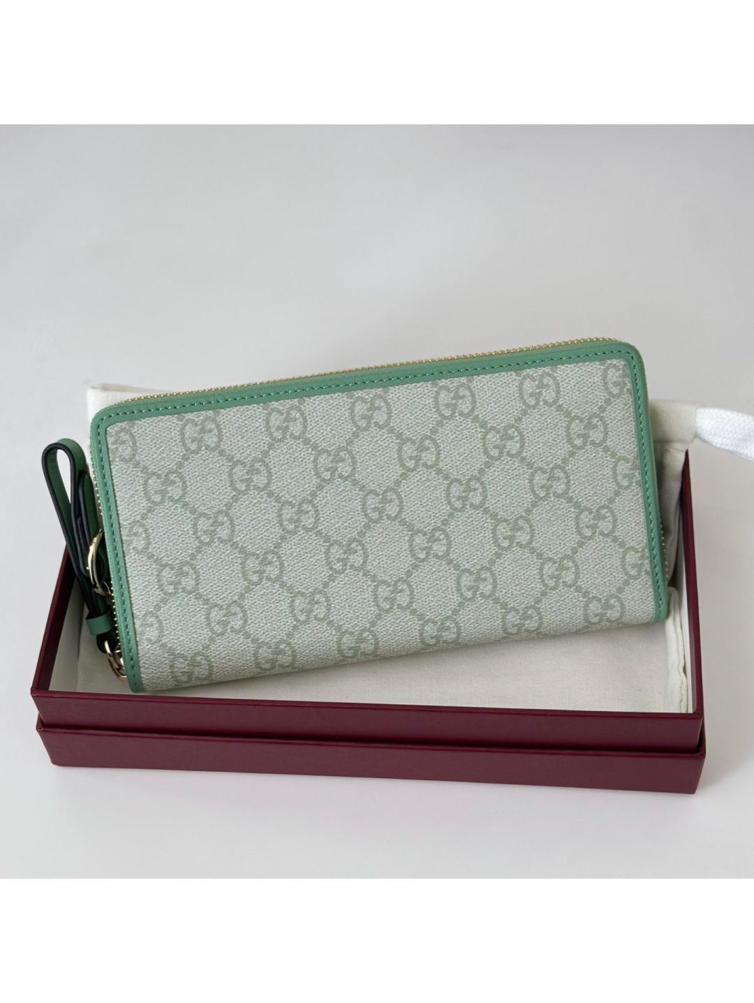 gg-canvas-zip-wallet-in-sage-green-green-rxgui292497-03