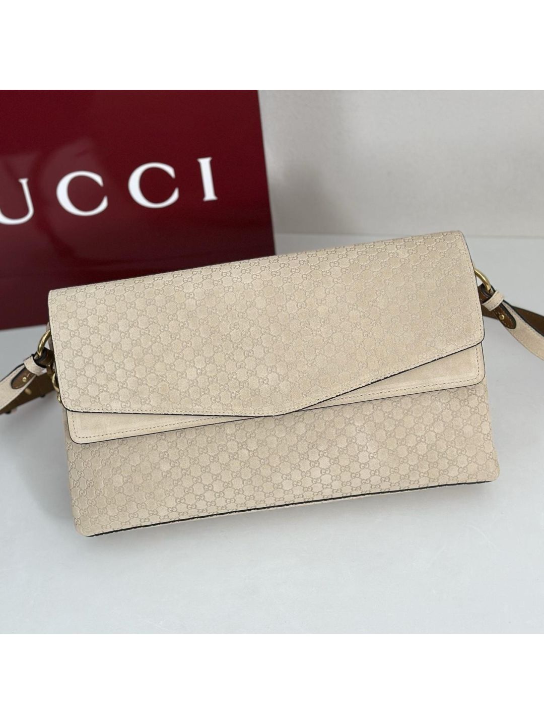 gg-chain-flap-shoulder-bag-in-beige-rxgui292488-05