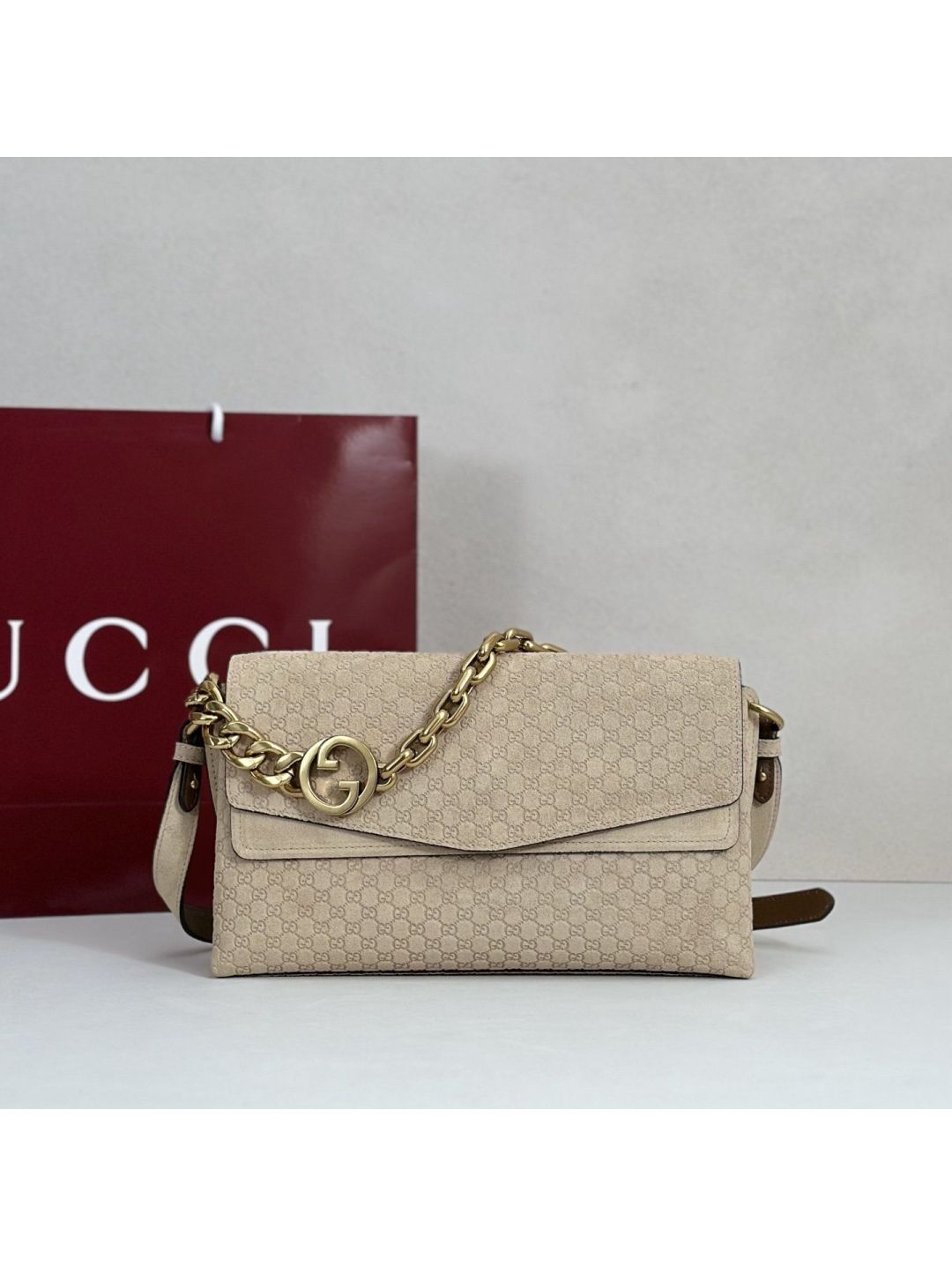 gg-chain-shoulder-bag-in-beige-rxgui292400-01