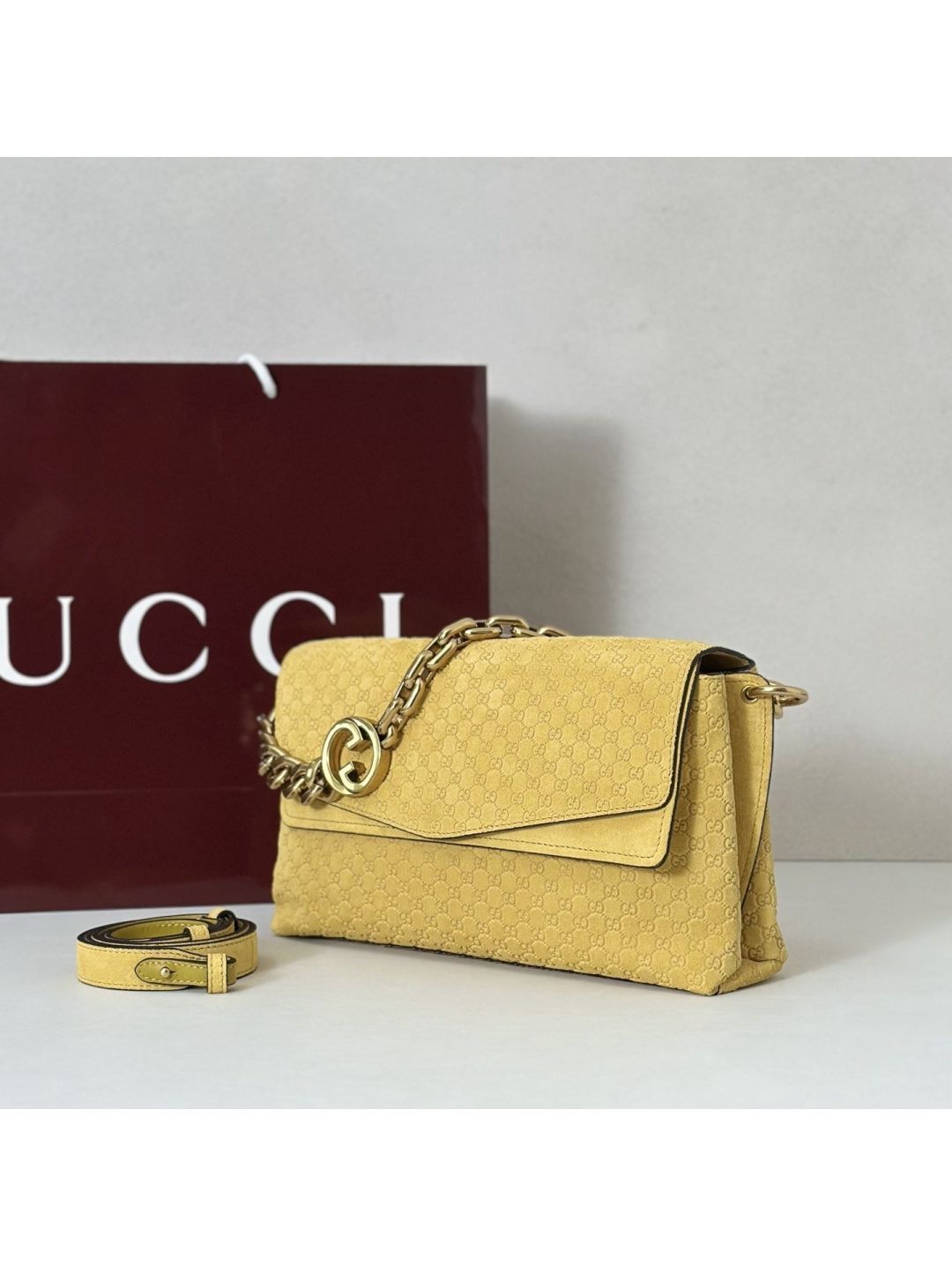 gg-chain-shoulder-bag-in-yellow-rxgui292399-02