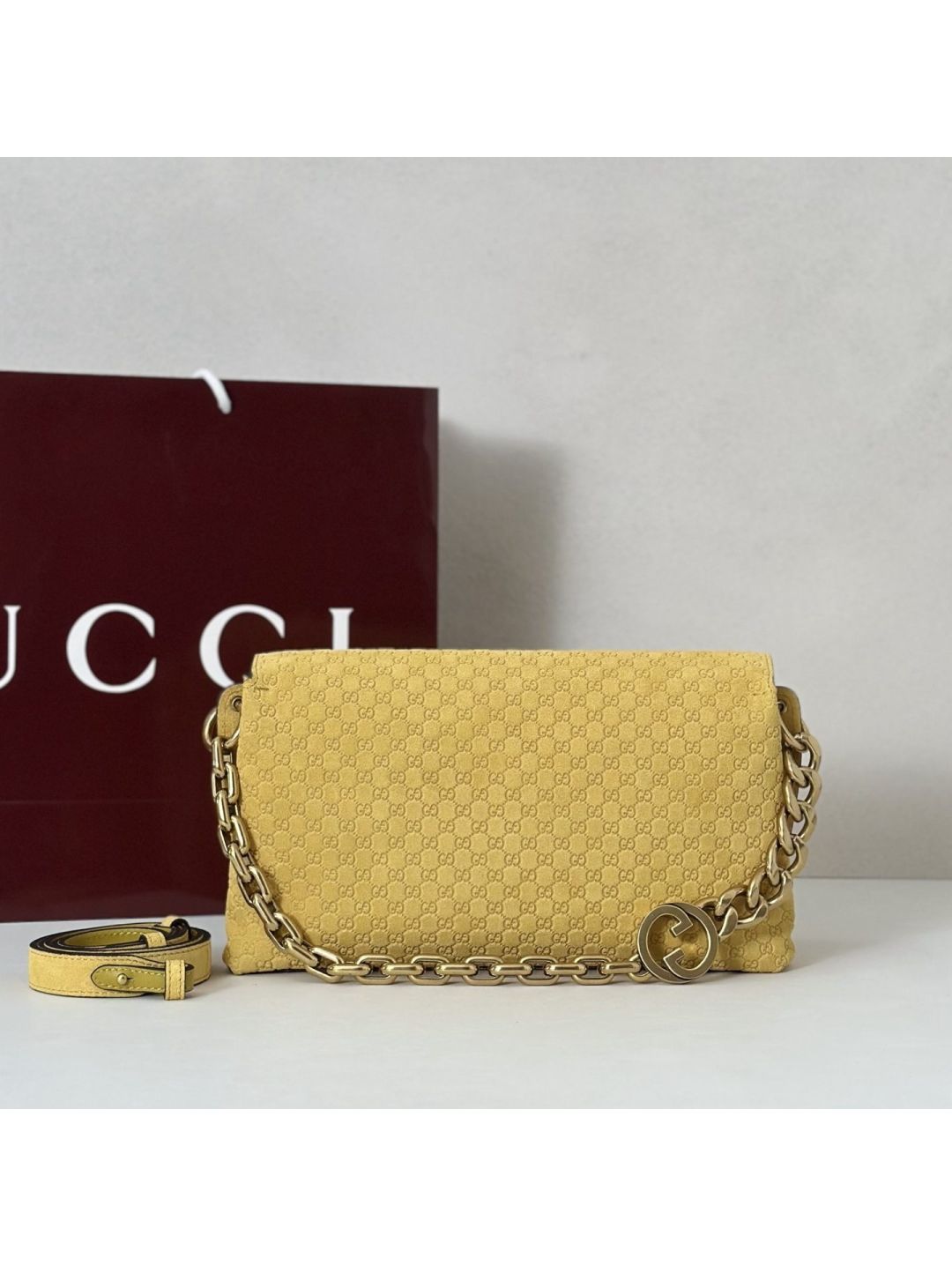 gg-chain-shoulder-bag-in-yellow-rxgui292399-03