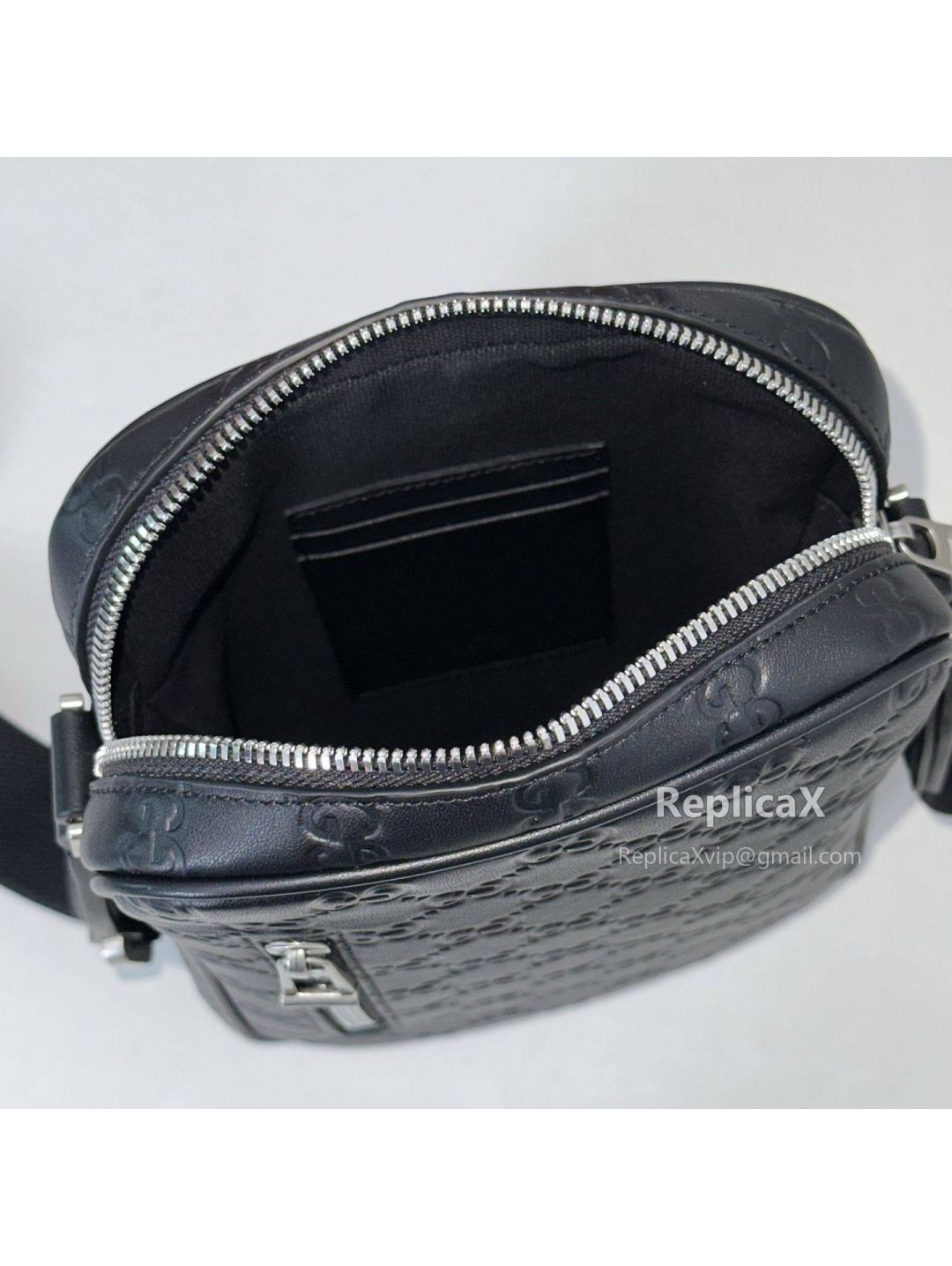 gg-emblem-small-crossbody-bag-850238-in-black-rxgui271522-06