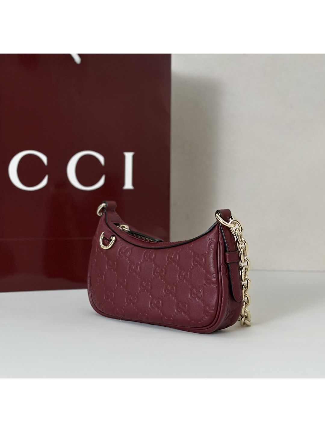 gg-embossed-chain-shoulder-bag-in-burgundy-rxgui292462-02