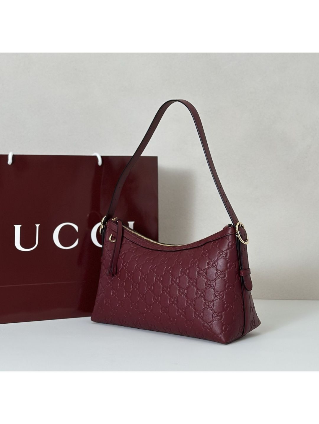 gg-embossed-shoulder-bag-in-burgundy-rxgui292403-02