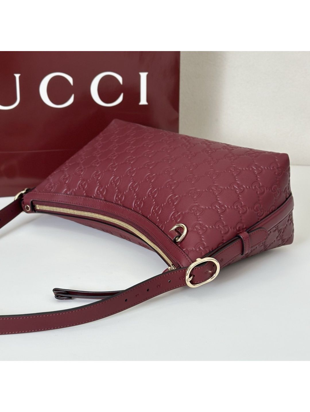 gg-embossed-shoulder-bag-in-burgundy-rxgui292403-05