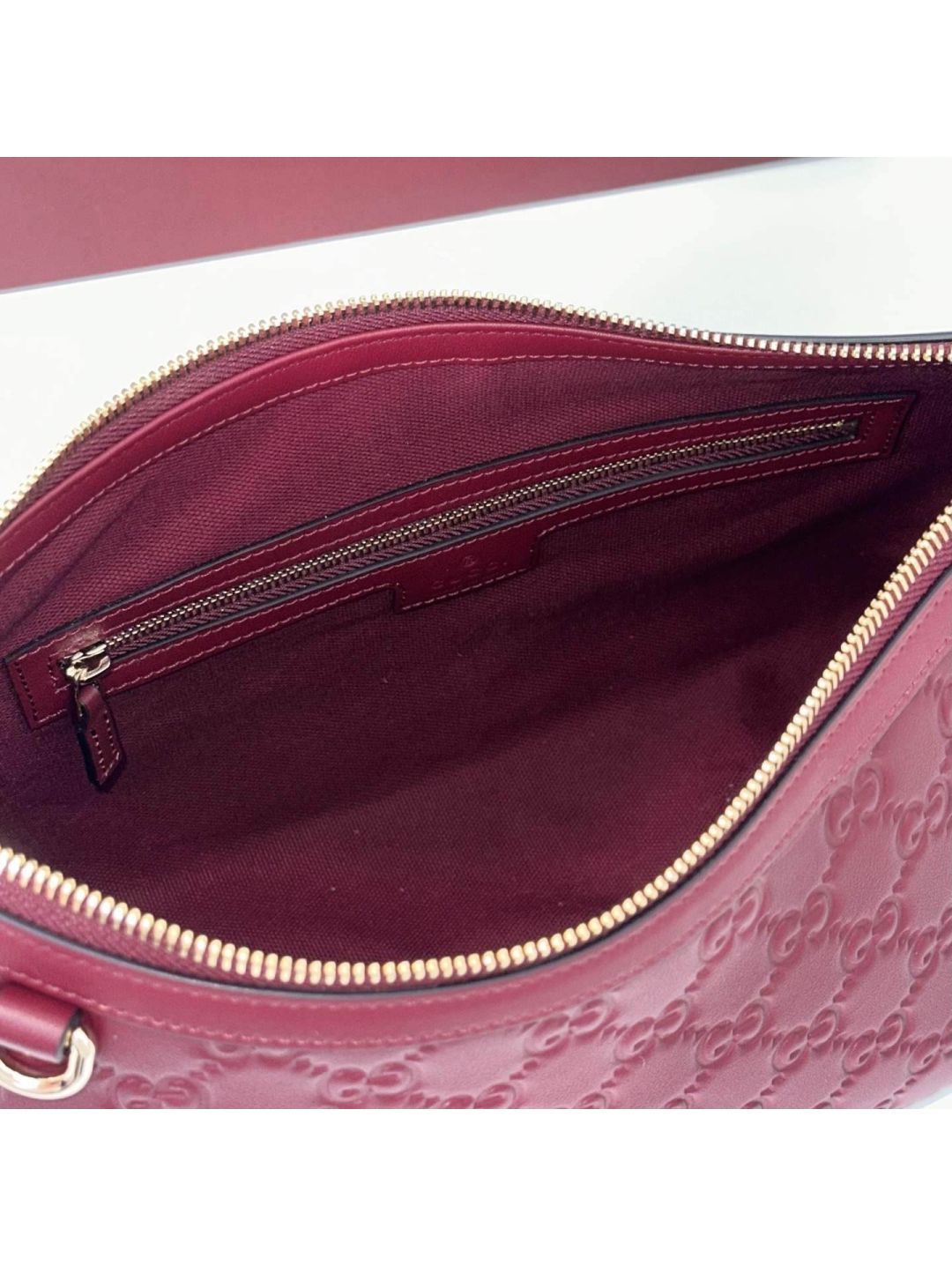 gg-embossed-shoulder-bag-in-burgundy-rxgui292403-06