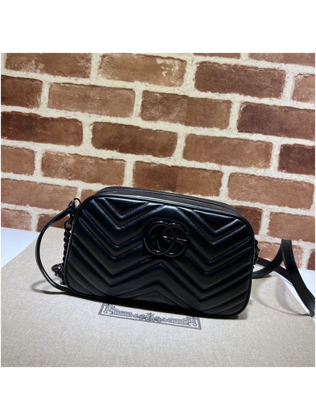 gg-marmont-crossbody-bag-in-black-rxgui292510-01