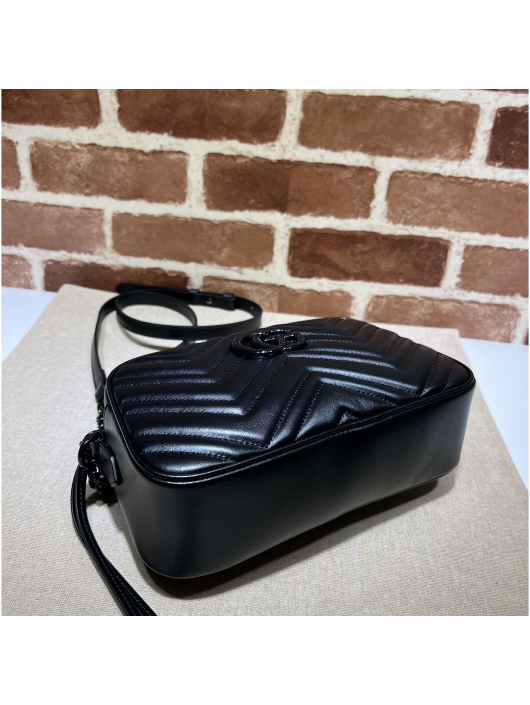 gg-marmont-crossbody-bag-in-black-rxgui292510-04