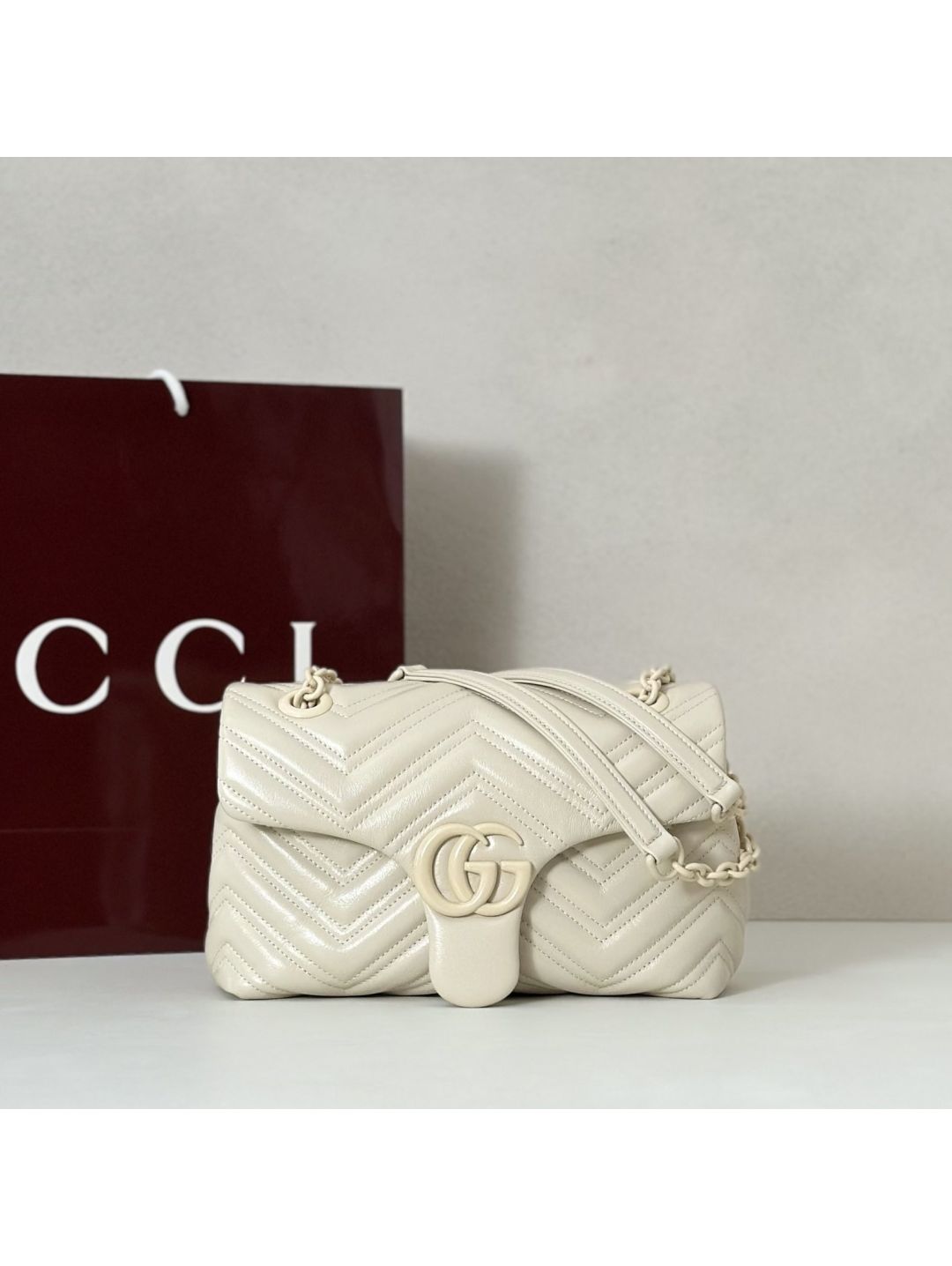 gg-marmont-shoulder-bag-in-ivory-rxgui292429-01