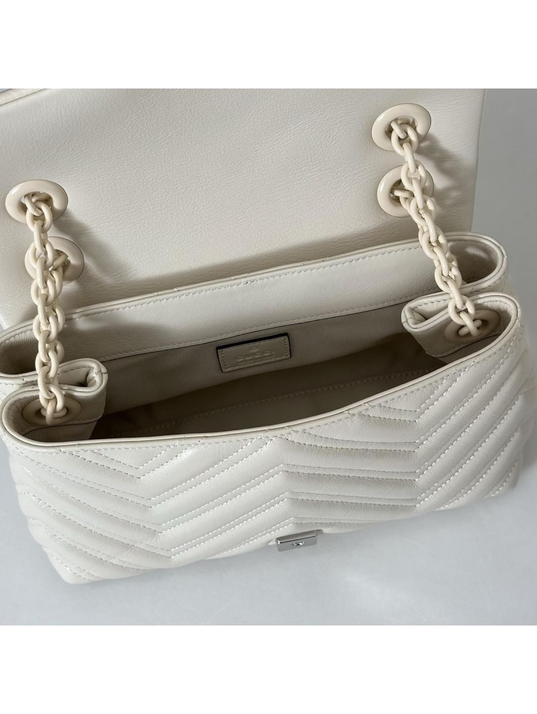 gg-marmont-shoulder-bag-in-ivory-rxgui292429-09