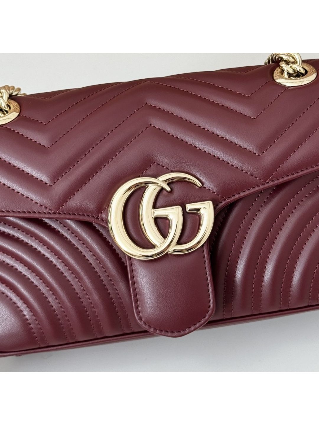gg-marmont-small-chain-shoulder-bag-443497-in-bright-burgundy-diagonal-matelasse-leather-rxgui271763-06