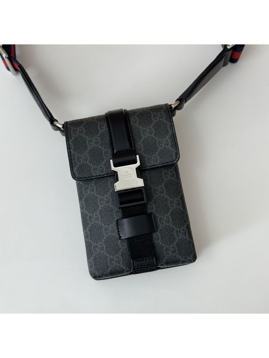 gg-supreme-super-mini-shoulder-bag-816954-in-grey-and-black-rxgui271149-05