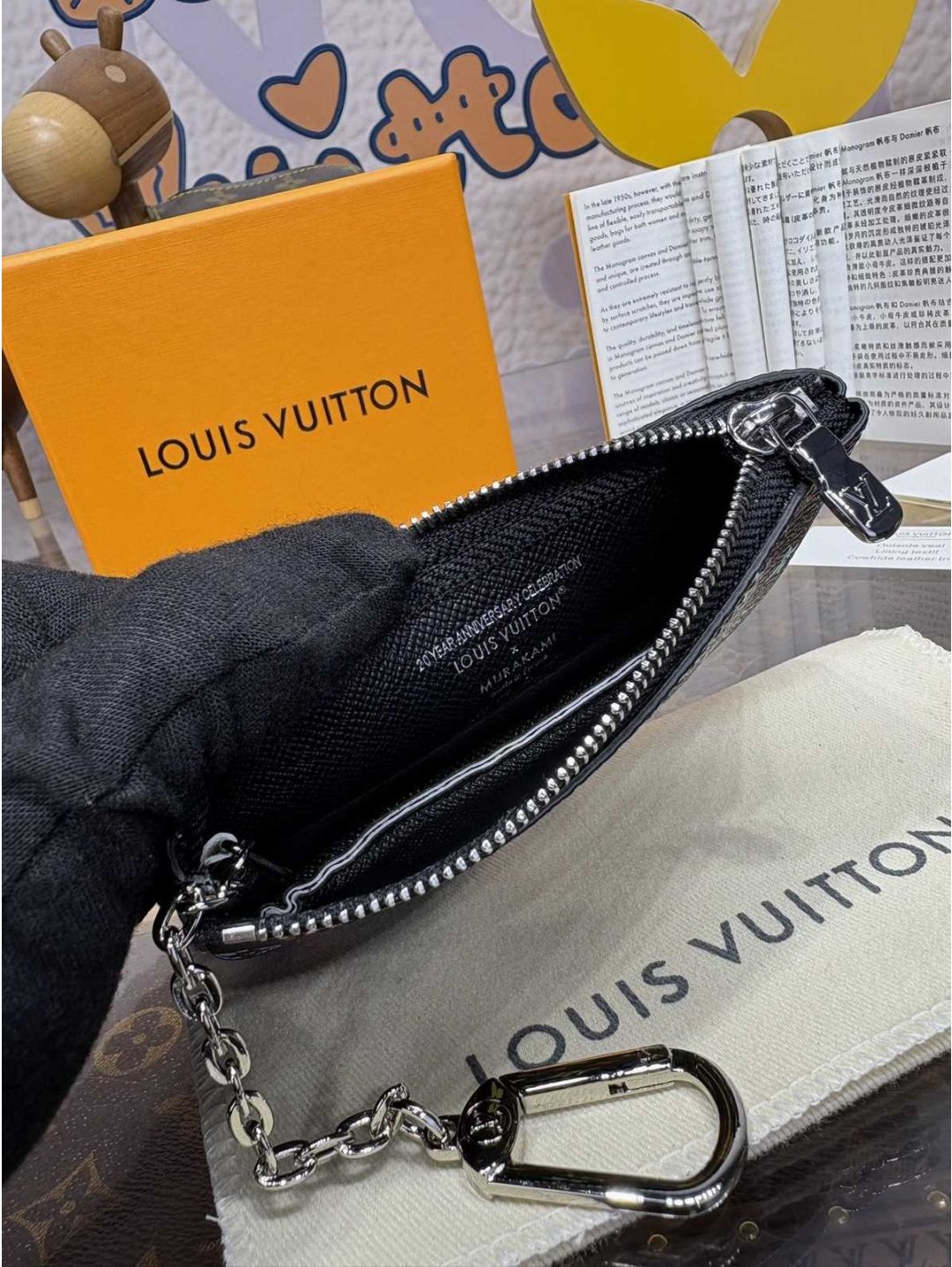 louis-vuitton-black-multicolor-monogram-zip-key-pouch-m13664-rxlvj01125-07