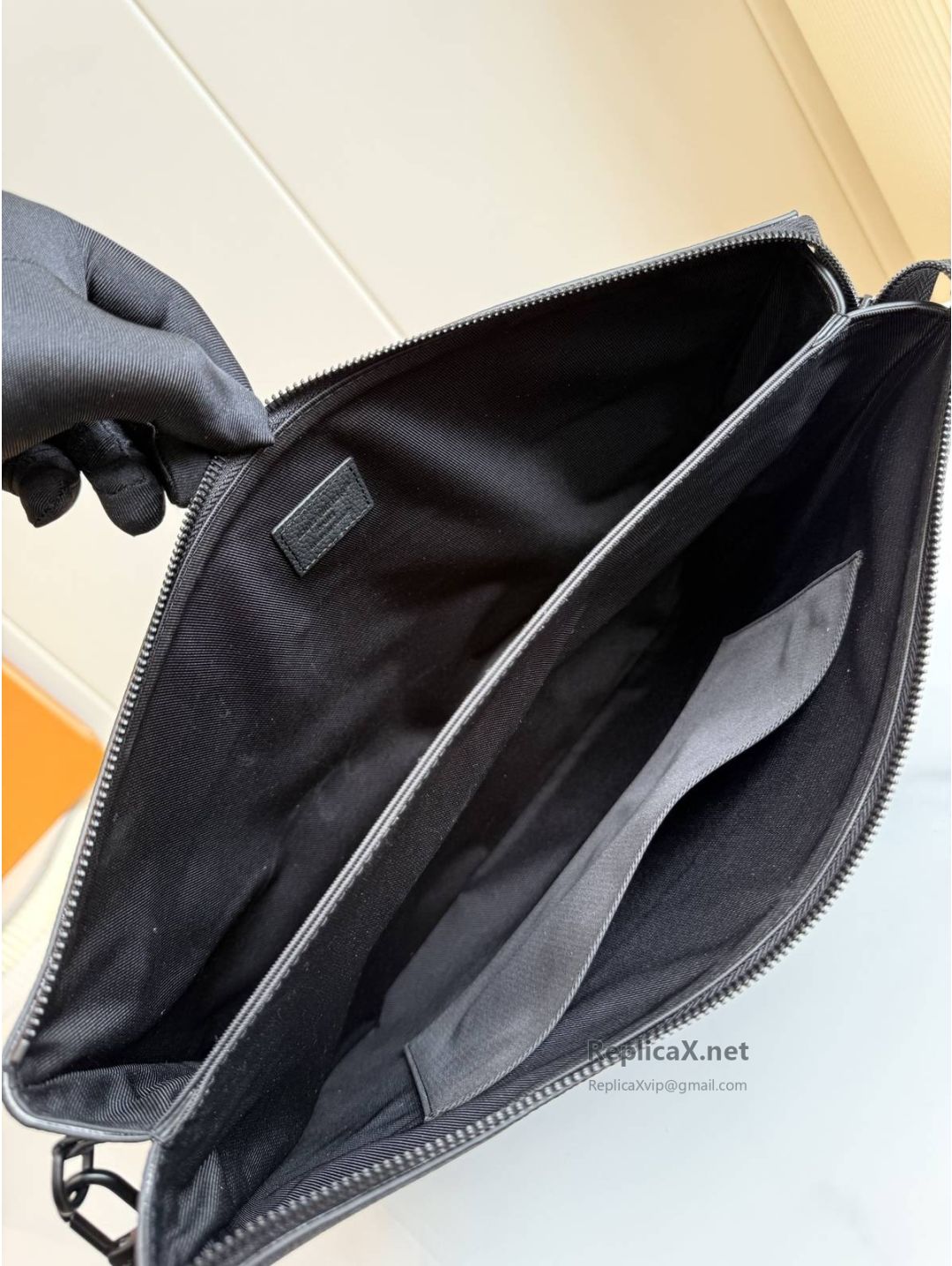louis-vuitton-black-zip-clutch-with-corner-lv-detail-rxlvj02173-05