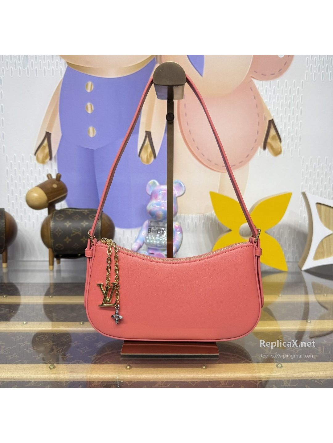 louis-vuitton-coral-zip-shoulder-bag-with-charm-chain-rxlvj02123-01