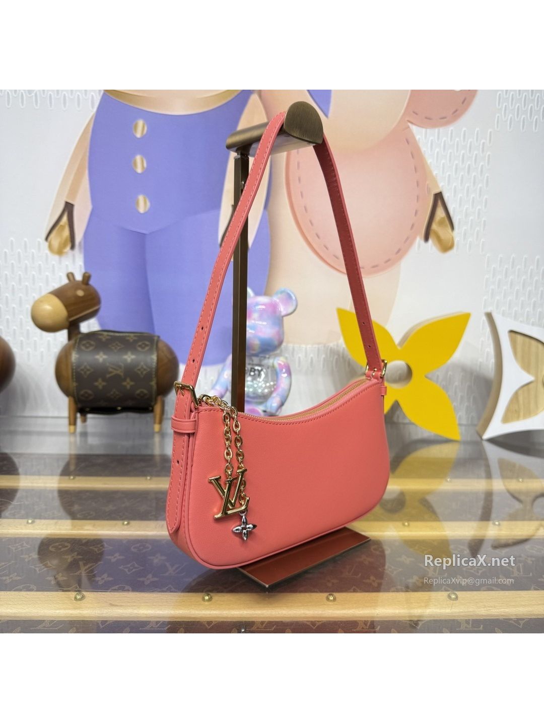 louis-vuitton-coral-zip-shoulder-bag-with-charm-chain-rxlvj02123-02