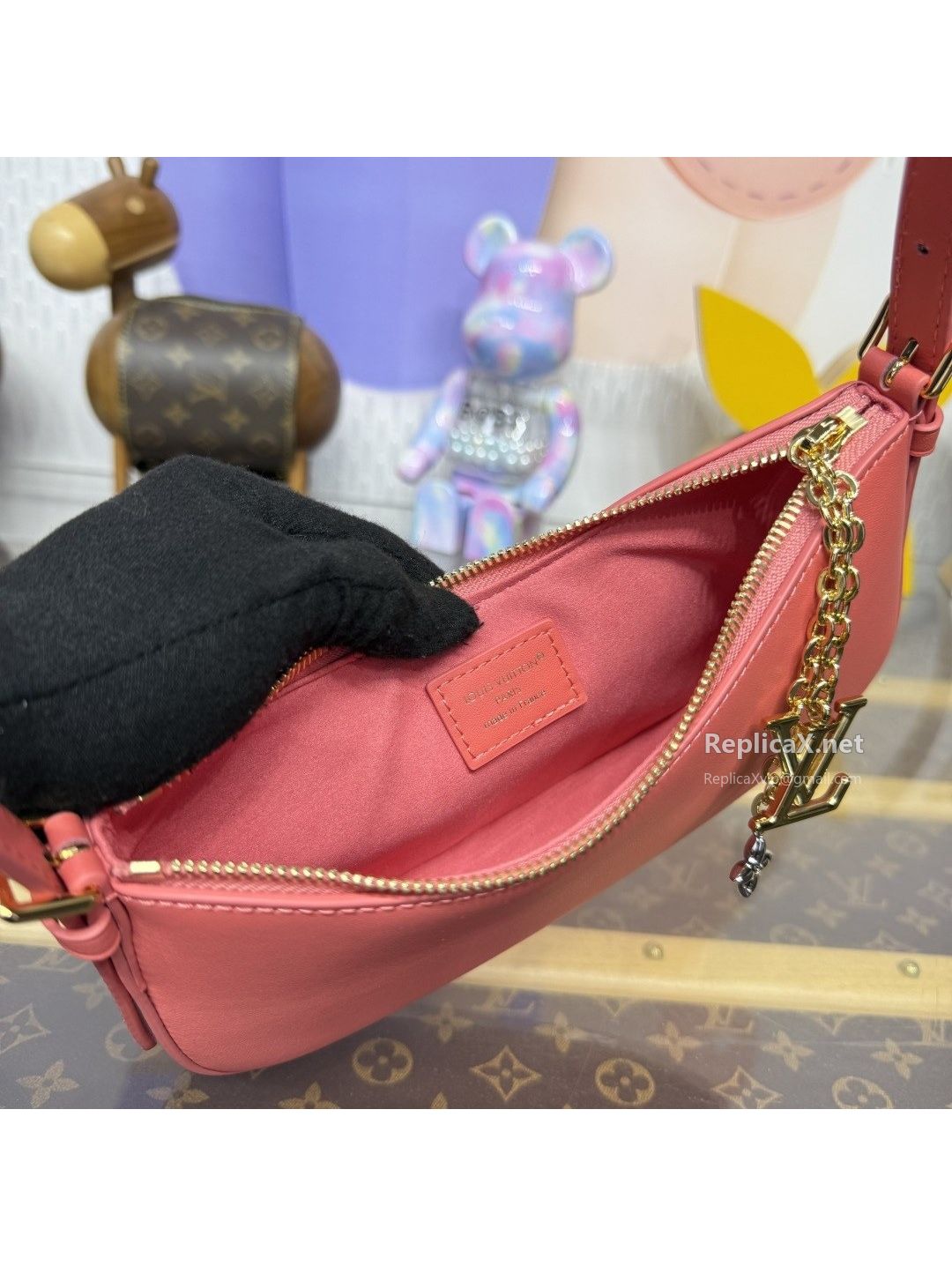 louis-vuitton-coral-zip-shoulder-bag-with-charm-chain-rxlvj02123-04
