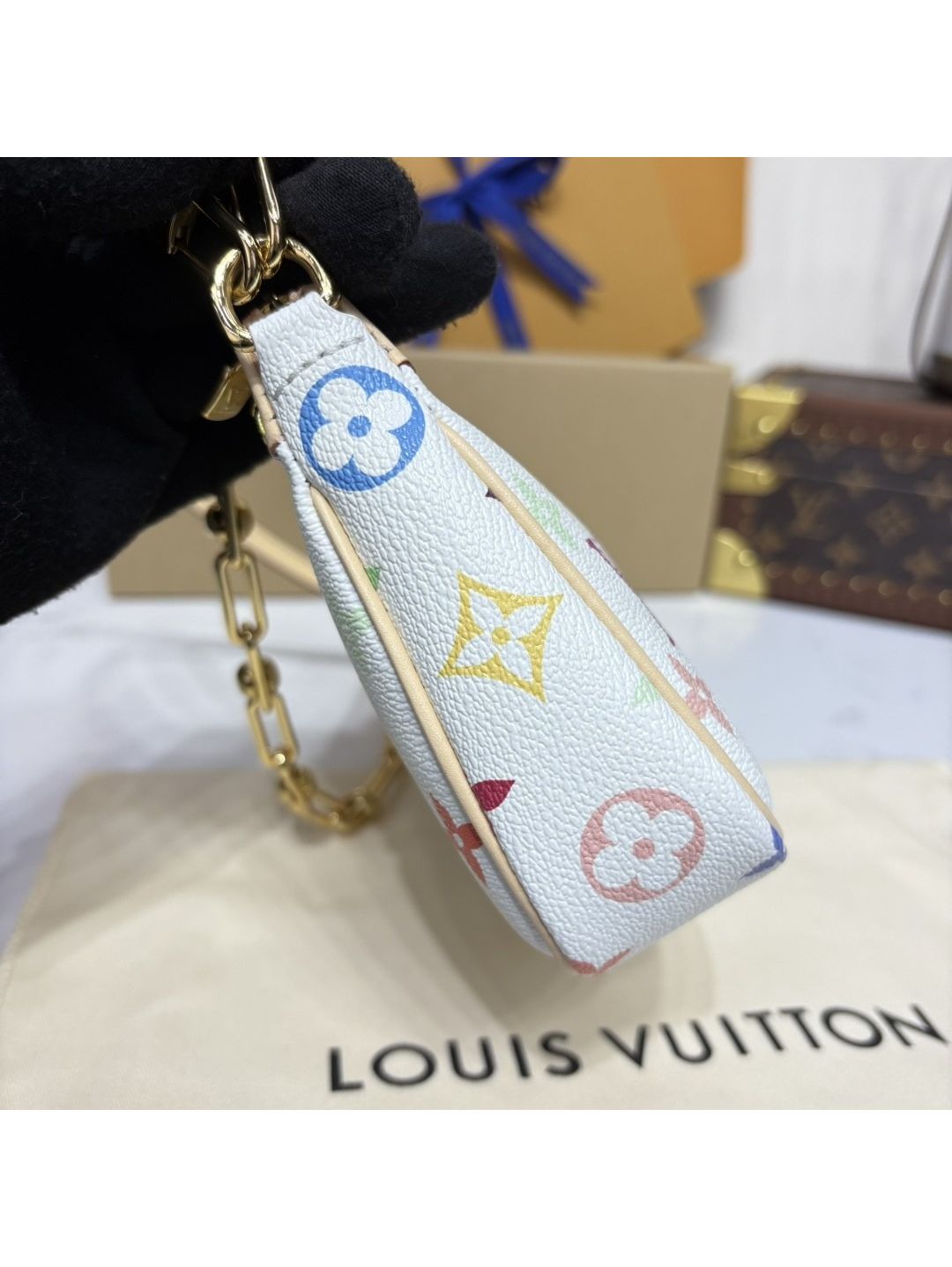 louis-vuitton-lv-x-tm-white-multicolor-pochette-accessoires-m13404-rxlvj01124-05