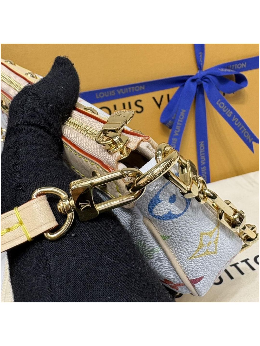 louis-vuitton-lv-x-tm-white-multicolor-pochette-accessoires-m13404-rxlvj01124-08
