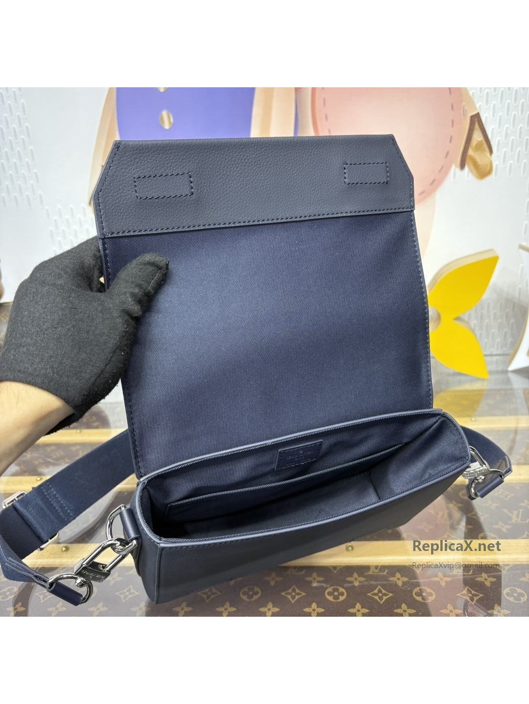 louis-vuitton-navy-corner-emblem-flap-messenger-bag-rxlvj02220-02