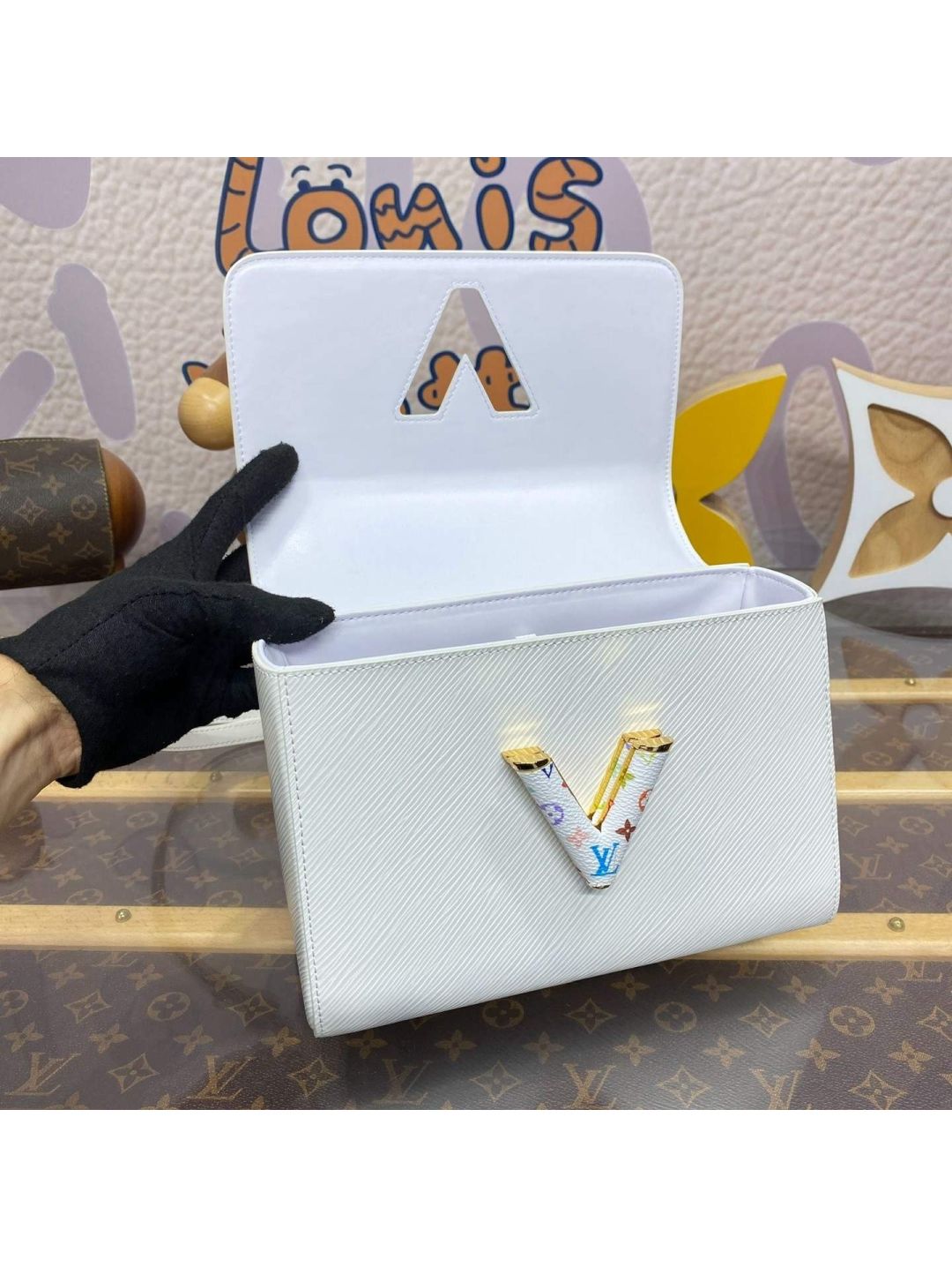 louis-vuitton-white-ribbed-turn-lock-bag-with-colorful-handle-rxlvj01314-03