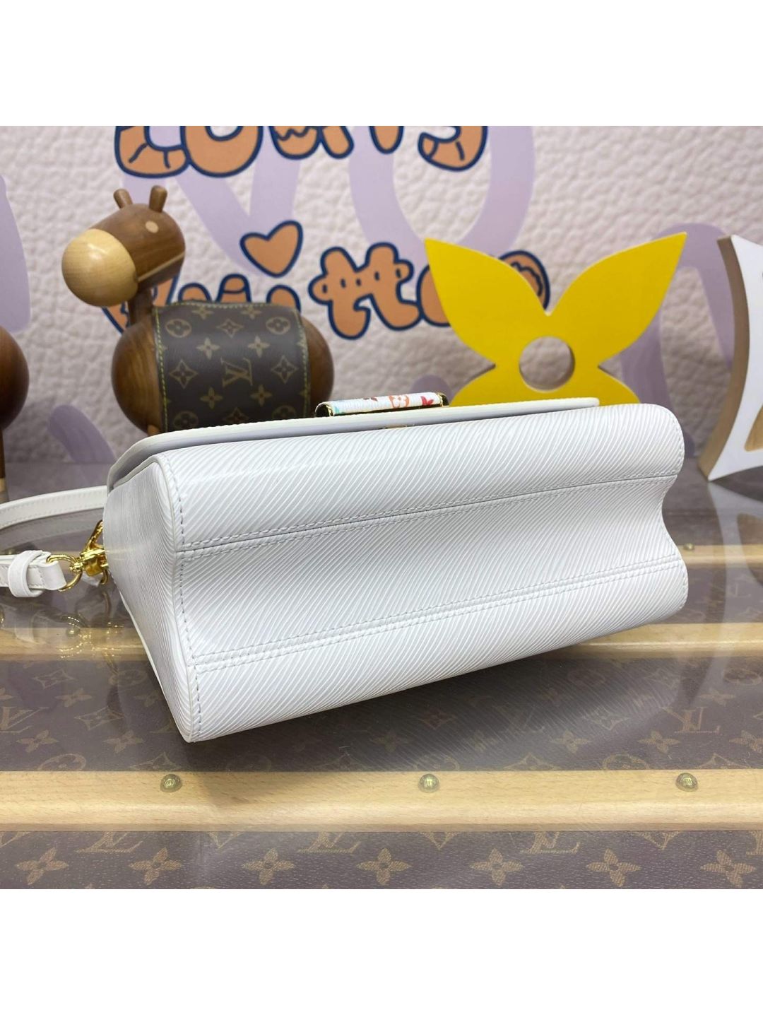 louis-vuitton-white-ribbed-turn-lock-bag-with-colorful-handle-rxlvj01314-07