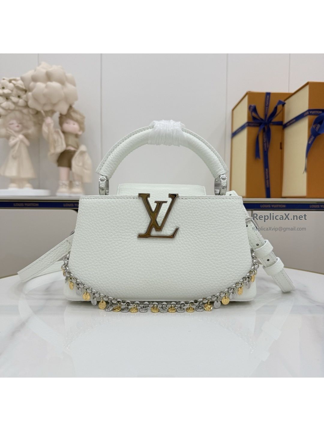 louis-vuitton-white-rounded-top-handle-bag-with-decorative-chain-rxlvj01695-01