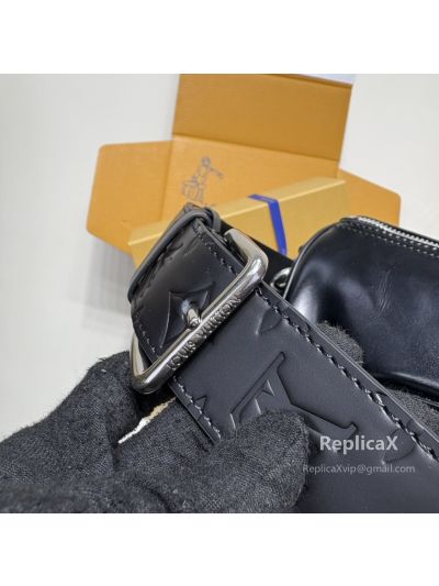 Louis Vuitton Speedy M13992 in black epi leather