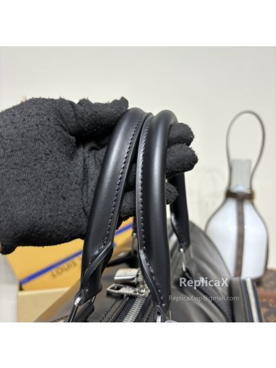 Louis Vuitton Speedy M13992 in black epi leather