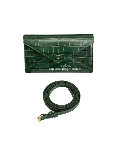 Chanel Calfskin Crocodile Embossed Croc IIIusion Clutch Bag with Chain Green A96195