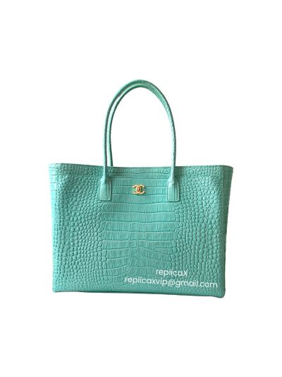 Chanel Large Cerf Shopping Tote Bag Light Green Crocodile Embossed Calfskin Leather A6239