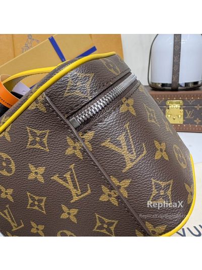 Louis Vuitton Vanity Case in brown monogram canvas
