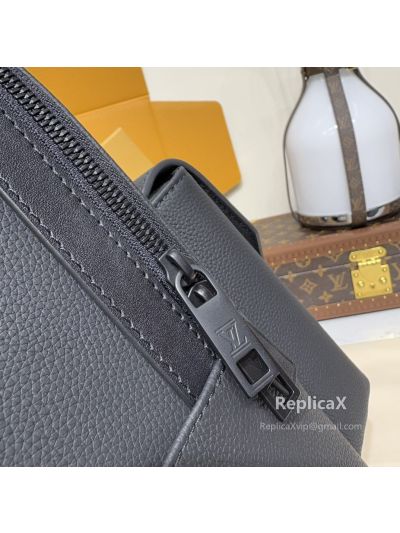 Louis Vuitton VLM in black Cowhide Leather M57079
